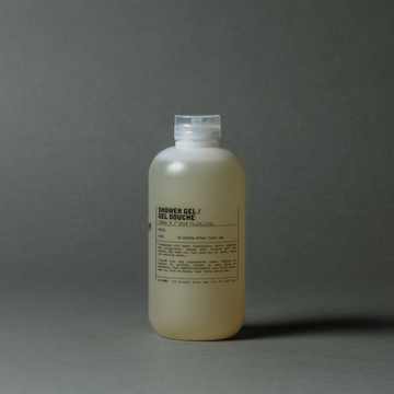 {de:duschgel,en:shower gel,fr:gel douche}